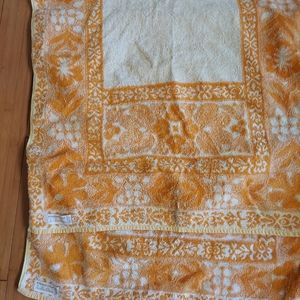 2 Steven's Utica fine arts collection bath towels